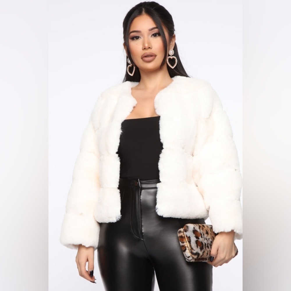 Fashion Nova “She Got Ready” Faux Fur Coat
Size: 1X Ivory NWT